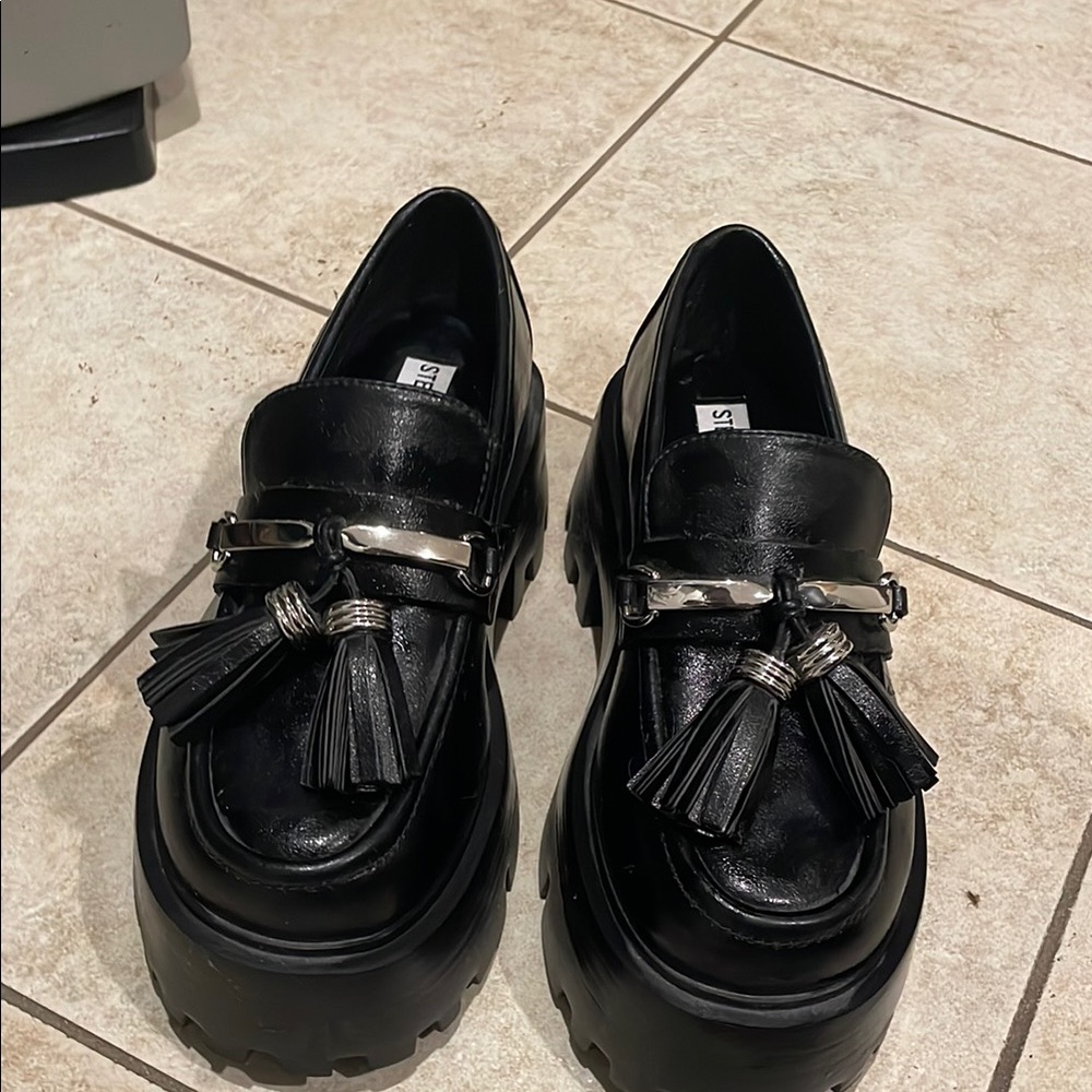 Stylish Black Loafers with Tassels